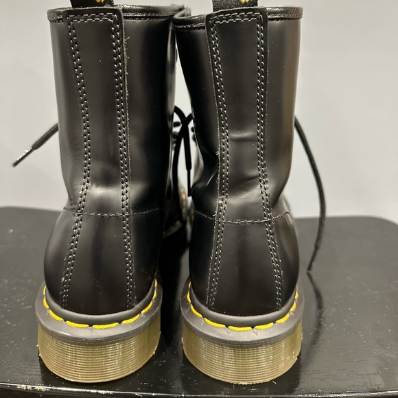 Dr Martens sz 7 like new, worn twice - Picture 9 of 16
